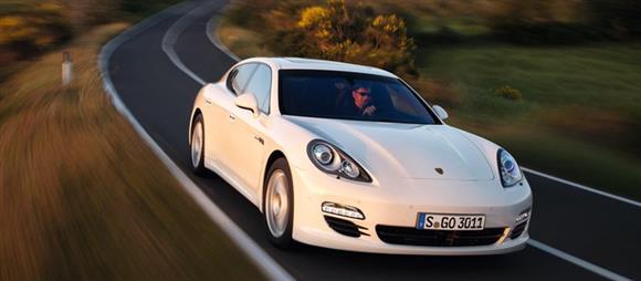 نقد و بررسی رانندگی خودرو