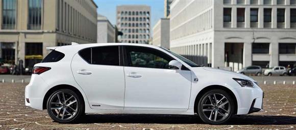 نقد و بررسی بیرون خودرو