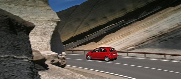 نقد و بررسی رانندگی خودرو