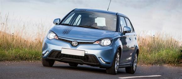 نقد و بررسی رانندگی خودرو