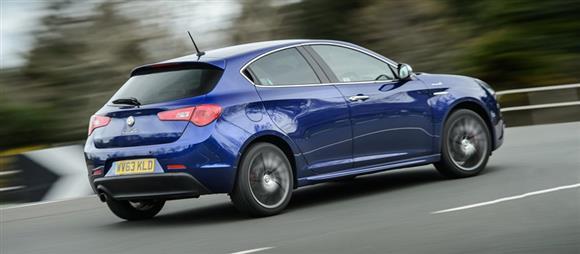 نقد و بررسی رانندگی خودرو